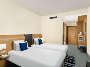 Postel nebo postele na pokoji v ubytování Novotel Budapest Danube