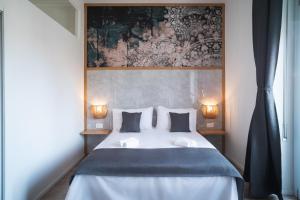 Postel nebo postele na pokoji v ubytování New Elegance Suites Guesthouse