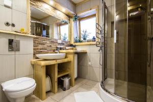Kúpeľňa v ubytovaní Apartamenty Tatra View Kościelisko