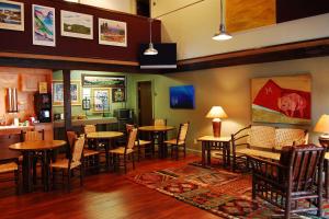 A seating area at Days Inn and Suites by Wyndham Downtown Missoula-University