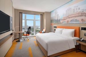 TV a/nebo společenská místnost v ubytování Days Hotel by Wyndham Chengdu Wenjiang