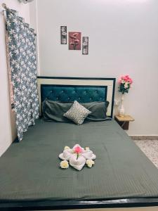 Postel nebo postele na pokoji v ubytování Shree K.B Guest House