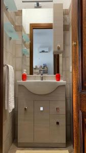 Ванна кімната в Villetta bordo piscina vista mare Wi-Fi Gratis