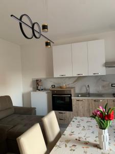 A kitchen or kitchenette at Casa Ammare