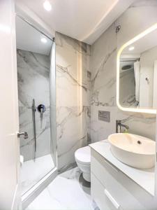 Et badeværelse på Apartamento Andrea con piscina