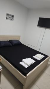 A bed or beds in a room at Authentic