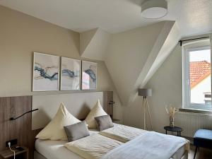 a bedroom with a bed and a window at City Hotel Hameln in Hameln