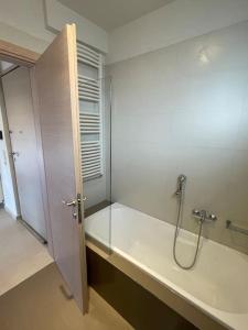 Ένα μπάνιο στο Porto - luxury penthouse, pool, walk to the beach +21 φωτογραφίες