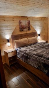 Ein Bett oder Betten in einem Zimmer der Unterkunft Bujtina Pllumi Theth