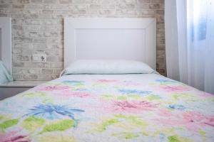 Łóżko lub łóżka w pokoju w obiekcie Casas Rurales Pericón