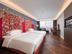 Postel nebo postele na pokoji v ubytování Shenzhen Longgang Central City Jinjiang Metropolo Hotel + 22 fotografií
