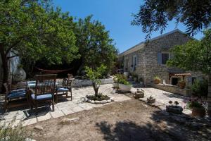 Φωτογραφία από το άλμπουμ του villa Thodoros sleeps 6 στα Μαγαζιά +47 φωτογραφίες