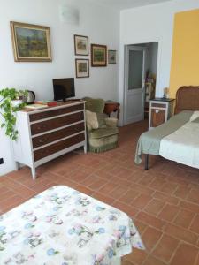 a bedroom with a bed and a desk and a chair at B&B Il vecchio pero in Capriglio