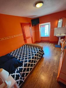 Postel nebo postele na pokoji v ubytování L'Hôtel du Mouton blanc