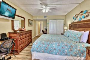 a bedroom with a bed and a ceiling fan at Villa Madeira 506 - Premier in St Pete Beach