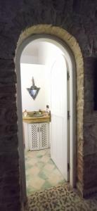 an archway leading into a room with a table at Villa chez NADA in Essaouira