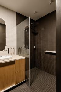 Kúpeľňa v ubytovaní Sage Apartment + 24 fotografií