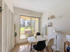 Χώρος καθιστικού στο V-Landes 04-Vieux Boucau Appartement 4 personnes dans résidence avec piscine au bord du lac marin
