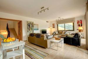 a living room with a couch and a table at Montgrí 27 in Palafrugell