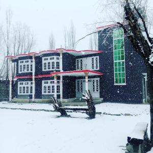 Skardu One Resort and Guest House v zimě