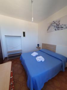 a bedroom with two beds with towels on them at Villino Maria Elena in Valderice