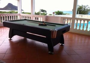 O masă de biliard de la La villa chez Ingrid