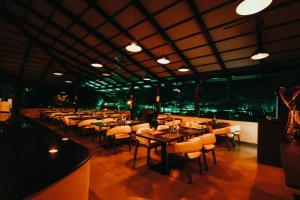 Restorāns vai citas vietas, kur ieturēt maltīti, naktsmītnē Veerdency Luxury resort