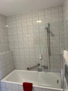 Koupelna v ubytování ST Hotel