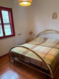 a bedroom with a bed and a window at Via Degli Dei Valserena in San Benedetto Val di Sambro