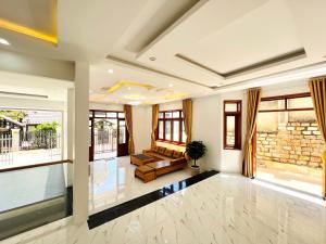 a large living room with a couch and windows at NHỚ House Đà Lạt V in Da Lat