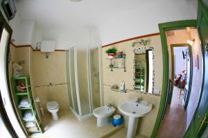 A bathroom at B&B La Veduta