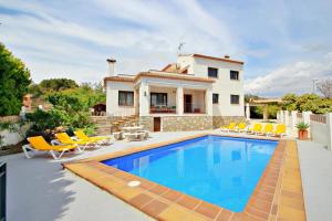 Piscina en o cerca de Maite - spacious villa with views and private pool in Calpe