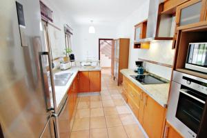 Una cocina o zona de cocina en Maite - spacious villa with views and private pool in Calpe