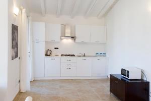 A kitchen or kitchenette at Villas Resort Wellness & SPA