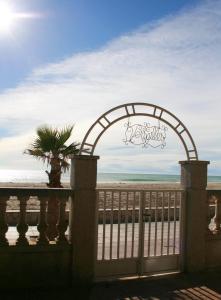 a gate with a view of the beach at Versailles-mar in Cambrils