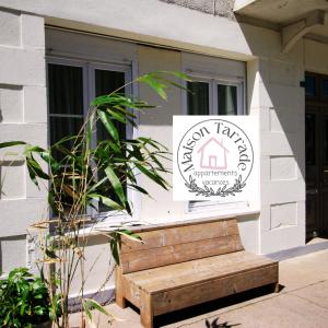 Το κτήριο όπου στεγάζεται  το διαμέρισμα