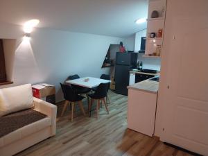 Η κουζίνα ή μικρή κουζίνα στο Tulevi apartments