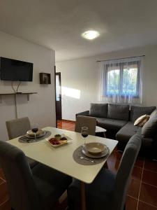 a living room with a table and a couch at Apartman Mimi in Pula