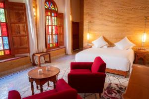 Ένα ή περισσότερα κρεβάτια σε δωμάτιο στο Riad Al Ansari