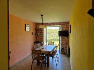 Imagen de la galería de Gîte la maisonnette avec belle vue à St Rome de Tarn, en Saint-Rome-de-Tarn