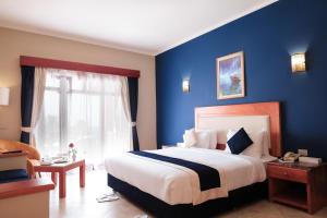 Cama ou camas em um quarto em Tropitel Dahab Oasis