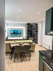 Kuchyň nebo kuchyňský kout v ubytování Iris Apartment Livadeia