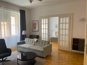 Posedenie v ubytovaní 3 bedroom apartment by the Parliament