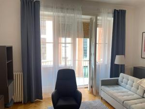Posedenie v ubytovaní 3 bedroom apartment by the Parliament