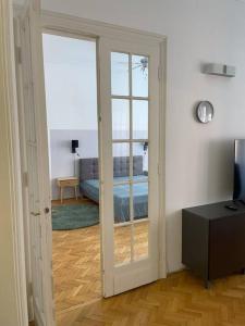 Posteľ alebo postele v izbe v ubytovaní 3 bedroom apartment by the Parliament
