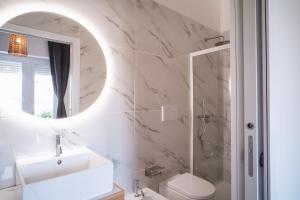 Koupelna v ubytování New Elegance Suites Guesthouse