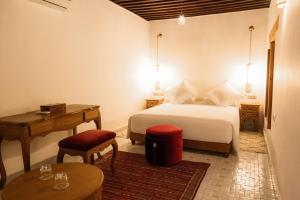 Ένα ή περισσότερα κρεβάτια σε δωμάτιο στο Riad Al Ansari