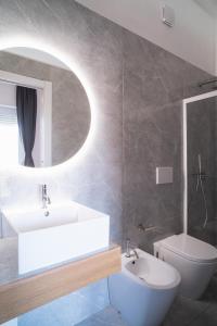 Koupelna v ubytování New Elegance Suites Guesthouse