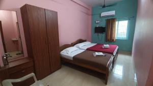 A bed or beds in a room at sudhara Residecy