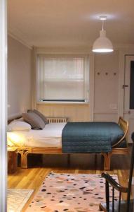 a bedroom with a bed and a window and a rug at Cosy apartment in Cobble Hill in Brooklyn